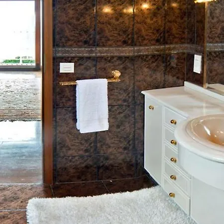 Moderna Casa De Lujo Con Piscina Cubierta Y Vista Al Mar Casa vacanze San Sebastián